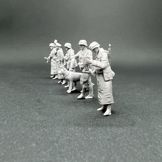 1/72 Figurines en résine 25 mm – Policiers allemands Feldgendarme | War Models Kit