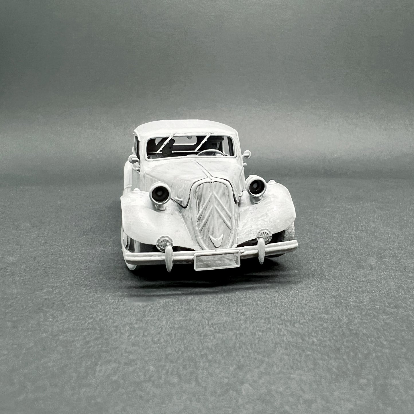 1/48 - Citroen Traction avant 15Six | War Models Kit