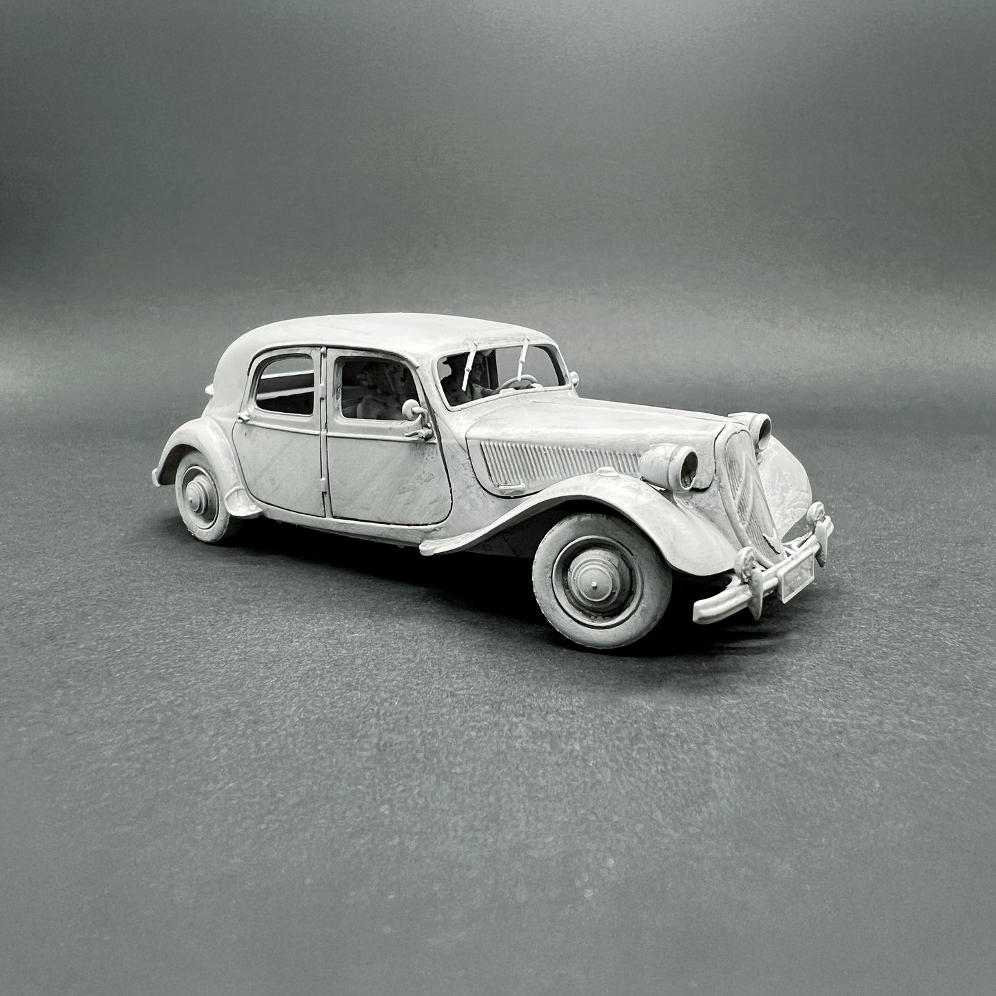 1/48 - Citroen Traction avant 15Six | War Models Kit