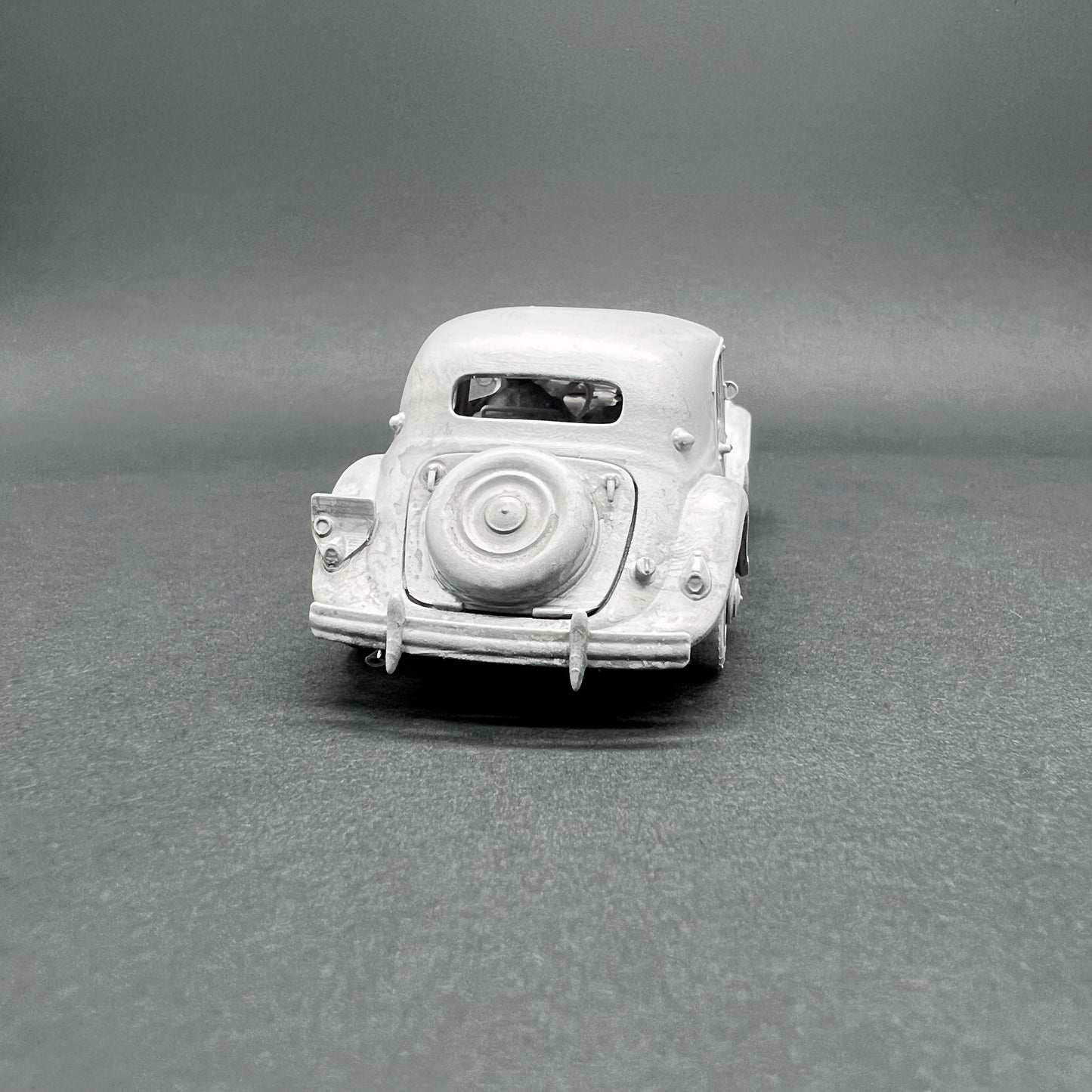 1/48 - Citroen Traction avant 15Six | War Models Kit