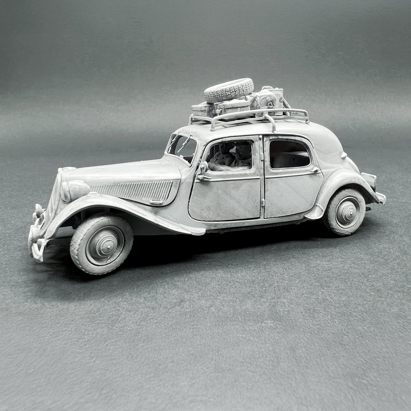 1/48 - Citroen Traction avant 15Six | War Models Kit