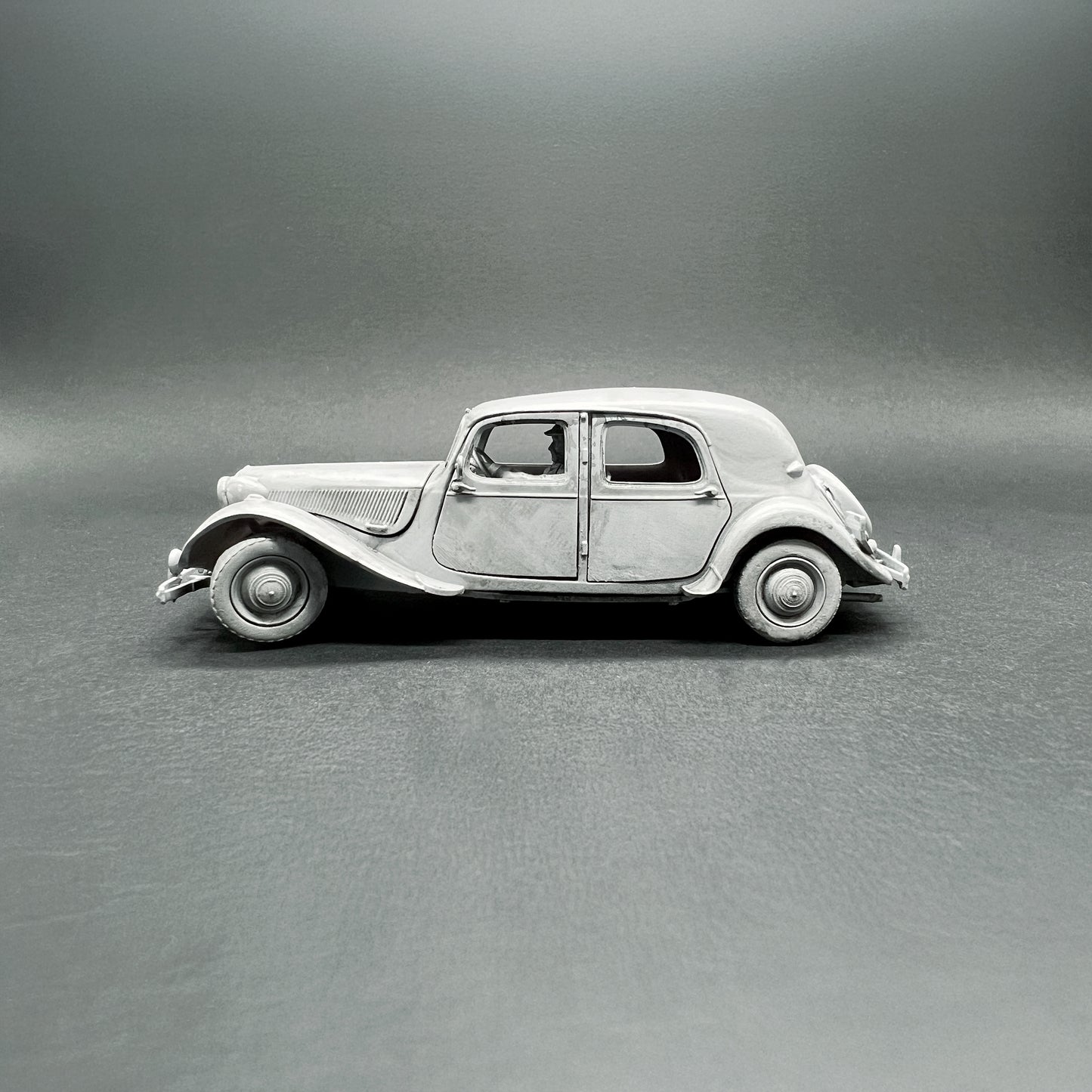 Maquette Citroen traction avant 15Six 1/72 War Models Kit à assembler