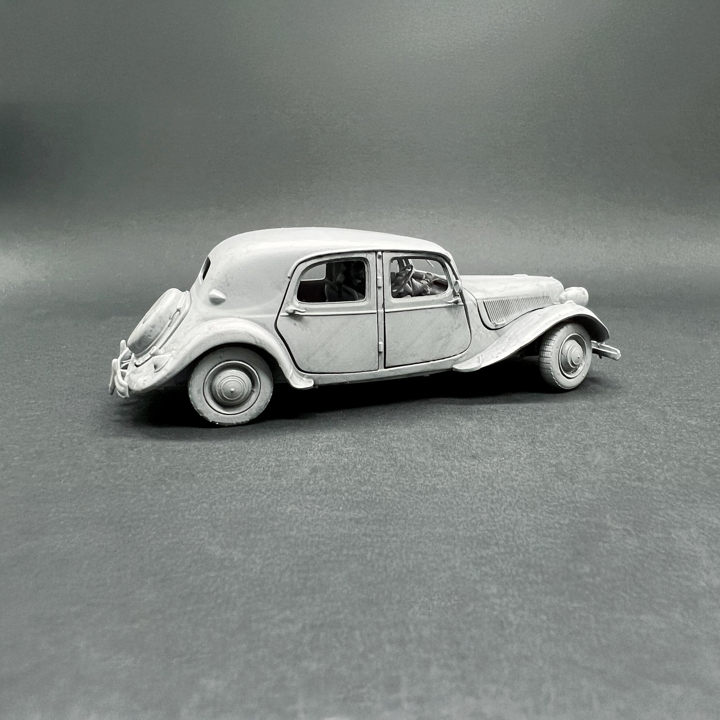 Citroën Traction Avant 15Six – Escala 1/72 - War Models Kit