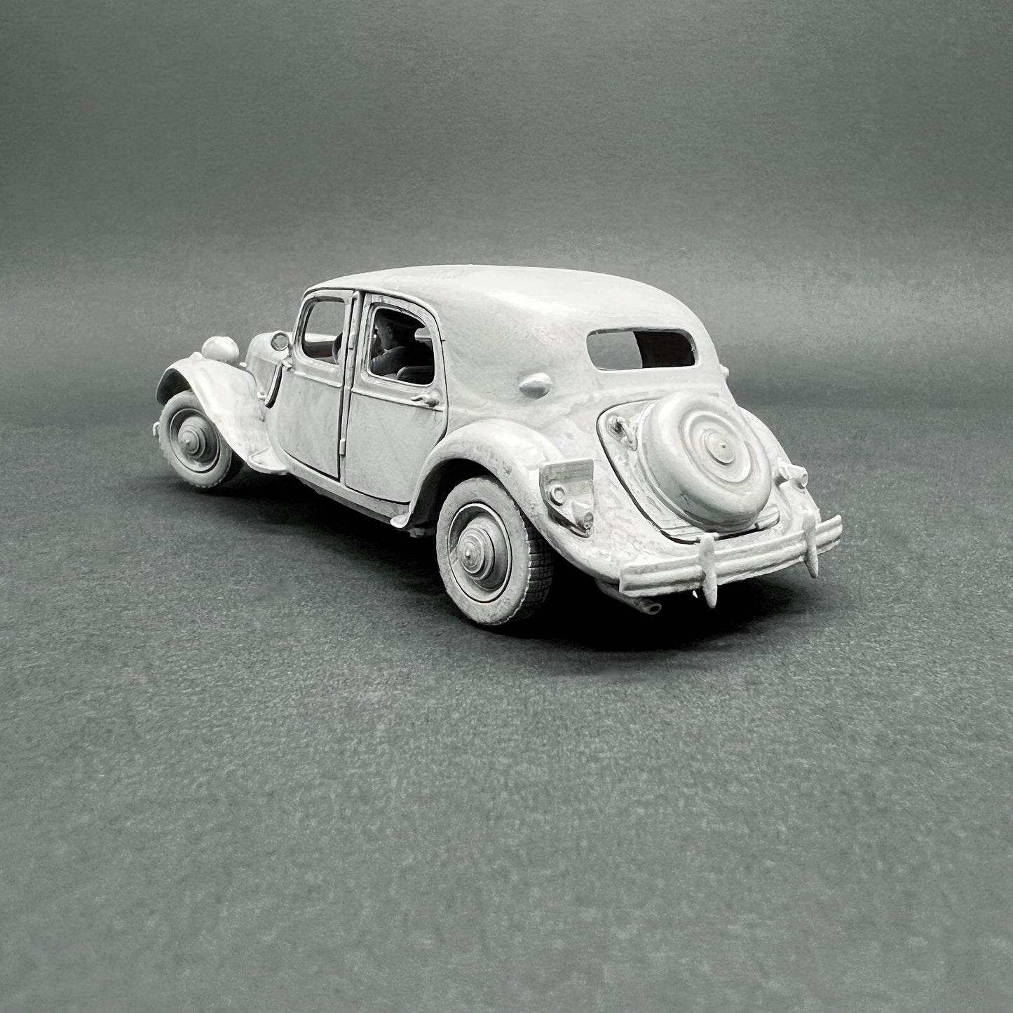 Citroën Traction Avant 15Six – Escala 1/72 - War Models Kit