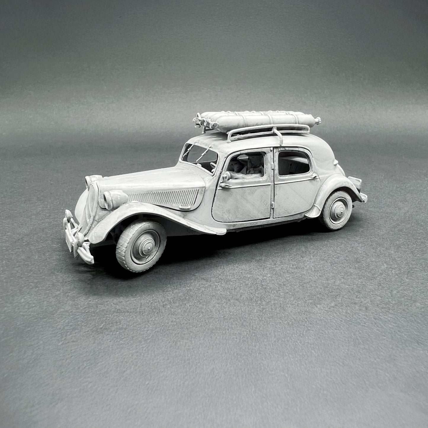 Maquette Citroen traction avant 15Six gazogène 1/72 War Models Kit à assembler