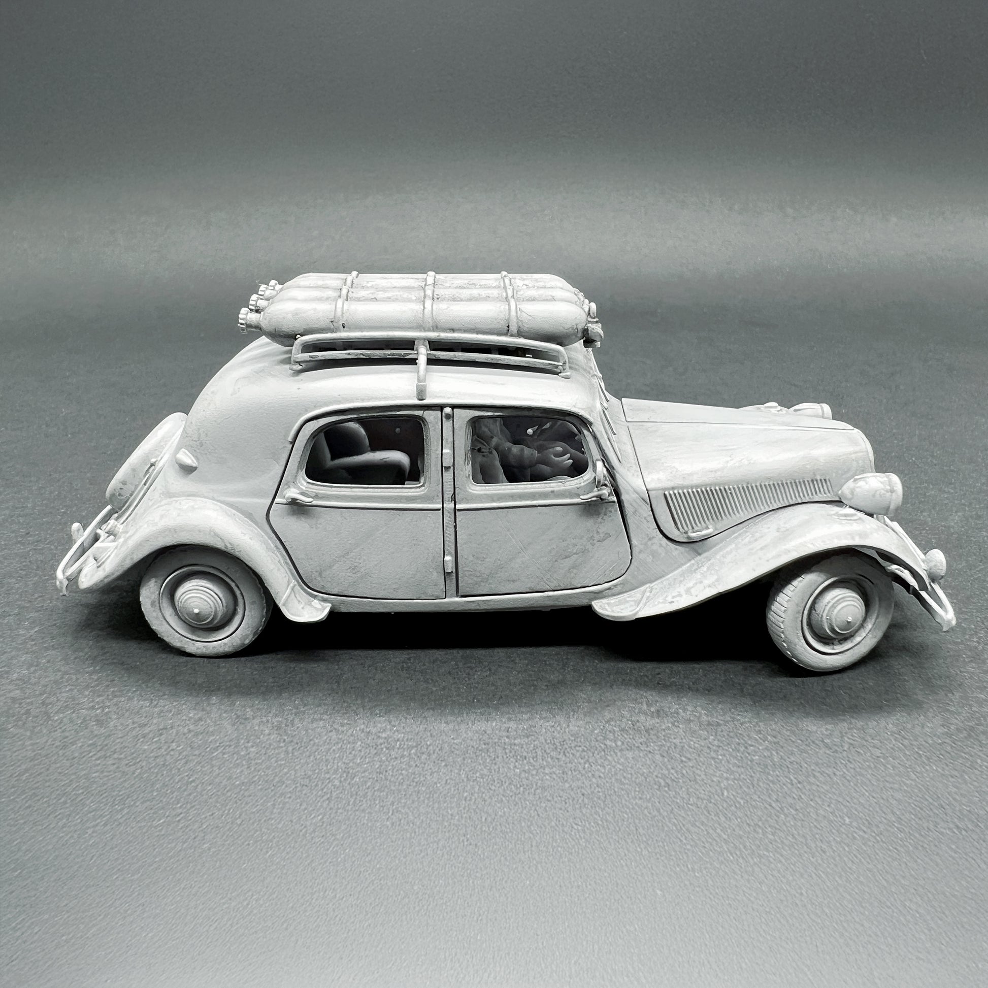 Maquette Citroen traction avant 15Six gazogène 1/72 War Models Kit à assembler