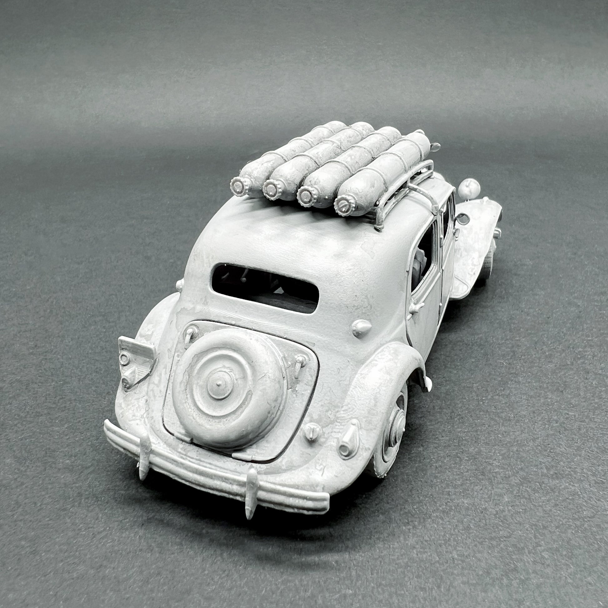 Maquette Citroen traction avant 15Six gazogène 1/72 War Models Kit à assembler