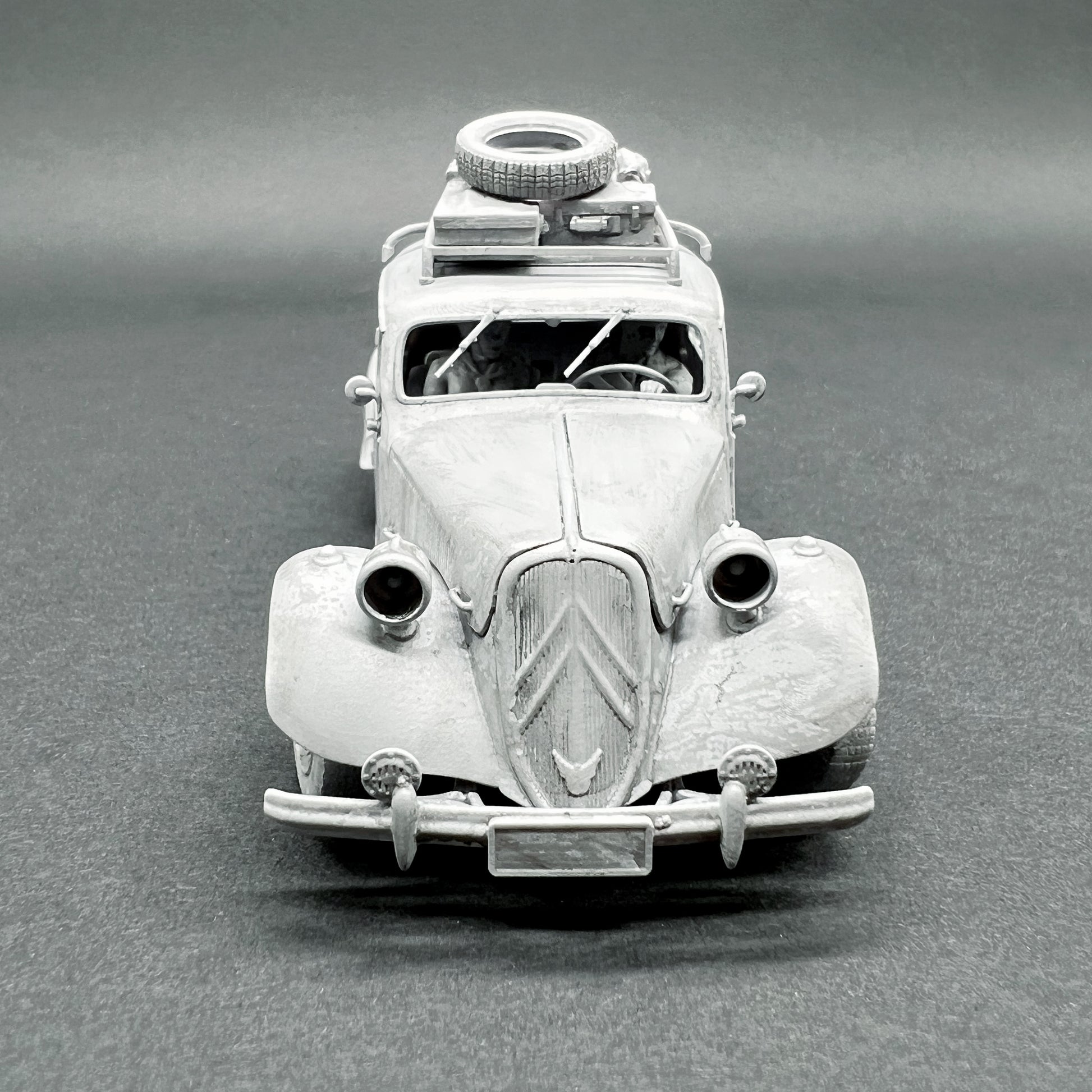 Maquette Citroen traction avant 15Six galerie 1/72 War Models Kit à assembler