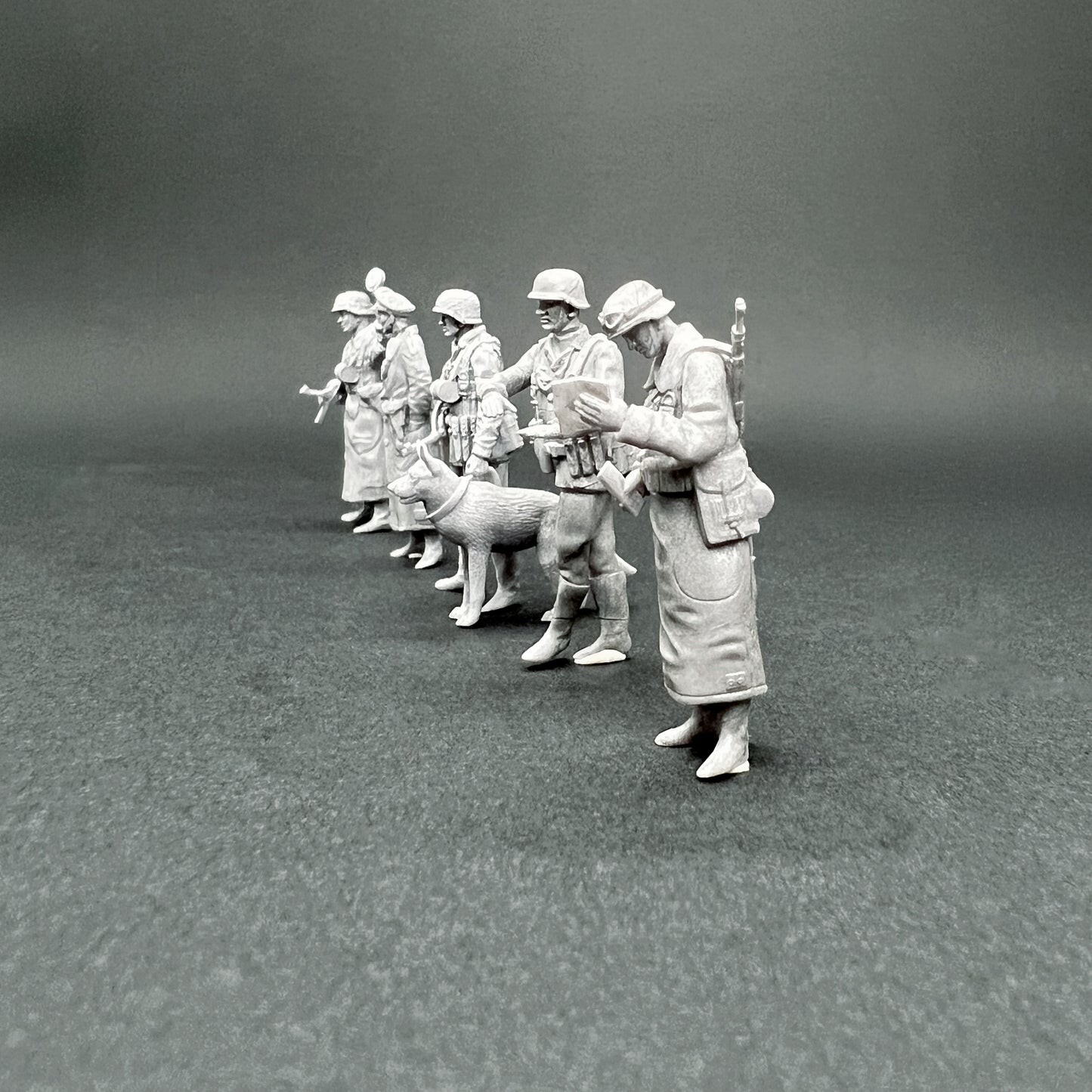 1/72 Figurines en résine 25 mm – Policiers allemands Feldgendarme | War Models Kit